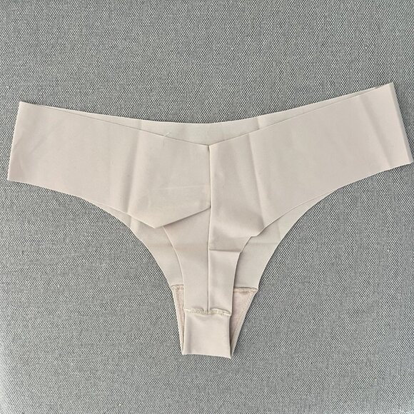 LEONISA Brasilera Invisible Thong Panty Seamless Cheeky Beige 012720 - Picture 7 of 8